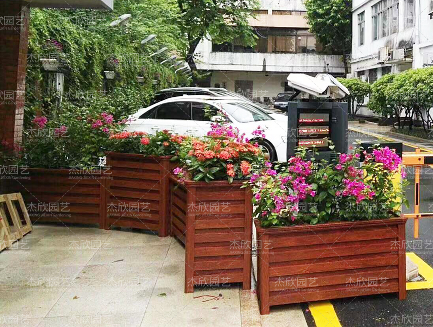 小區門口鋁合金花箱案例